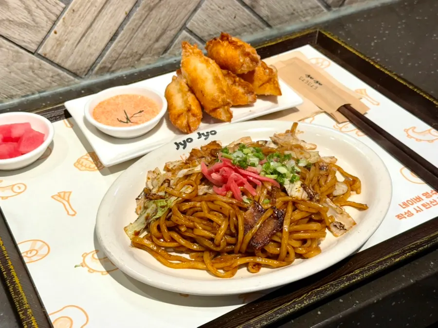 Full yakisoba set meal