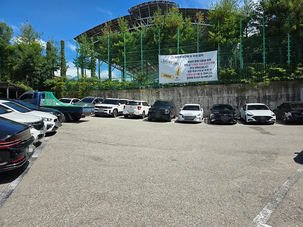 Parking lot behind the store building