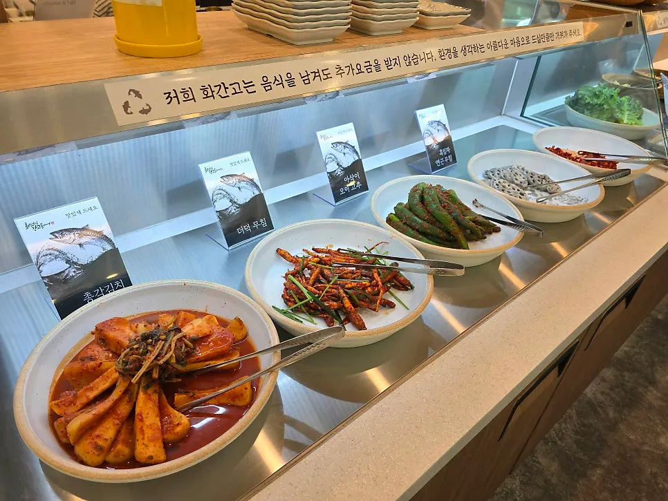 Sungnyung and seaweed soup at the self-serve corner