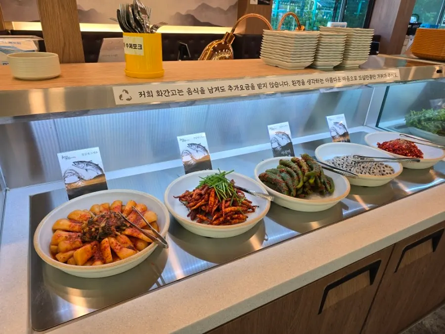 무한리필 셀프바 반찬 코너