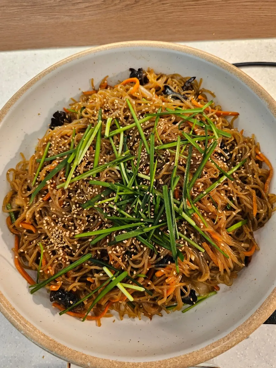 셀프바에서 담아온 나물 반찬 접시