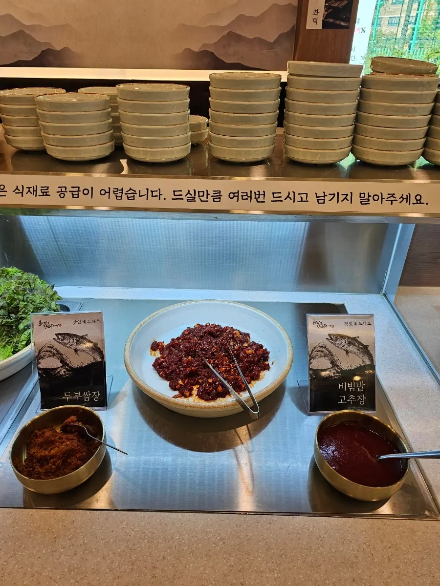 식사를 마친 테이블 모습