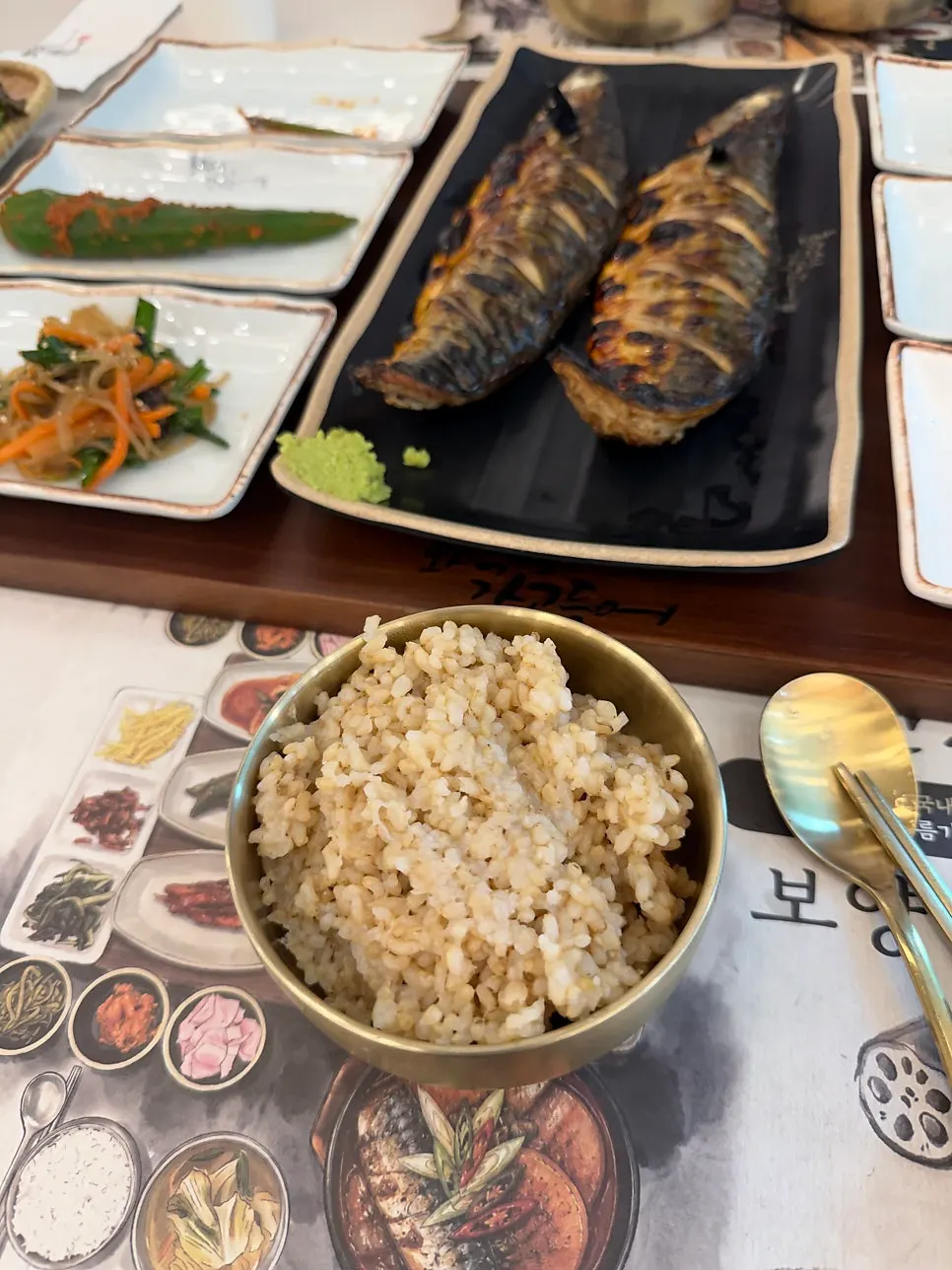 Table setting for the wood-fired grilled mackerel set for two