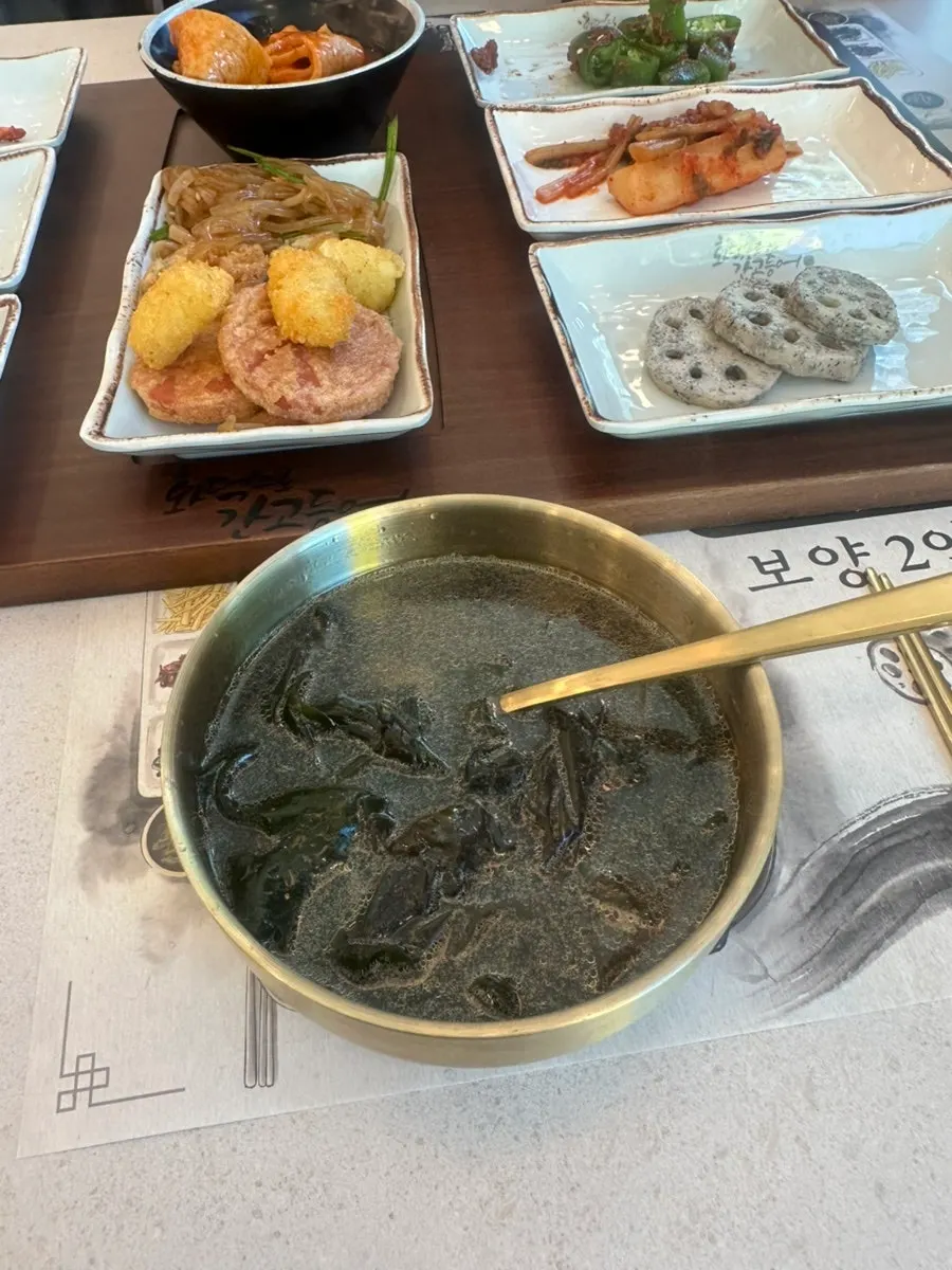기본 반찬 6가지와 미역국 상차림