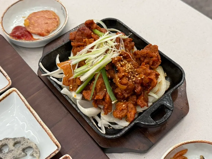 화덕 제육 정식 한 상