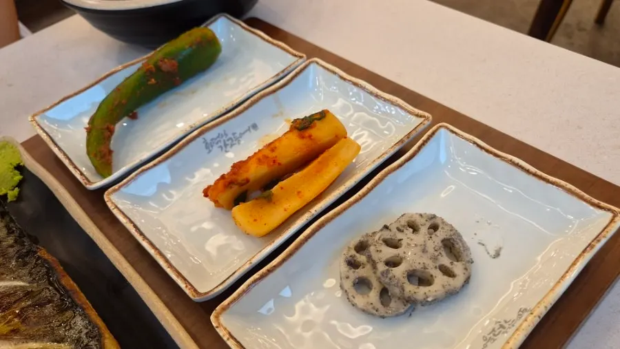 Neatly arranged side dish plates