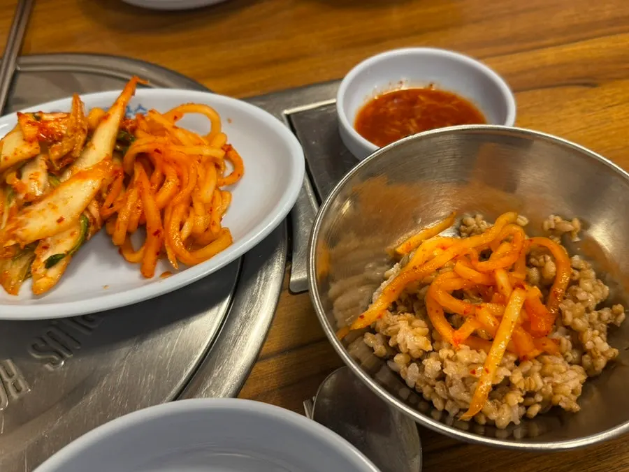 칼낙지와 수육을 곁들인 식사