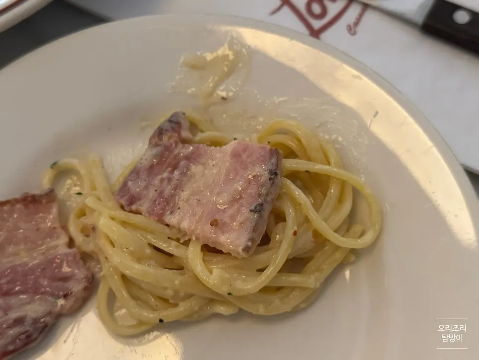 Pasta noodles coated in cream sauce
