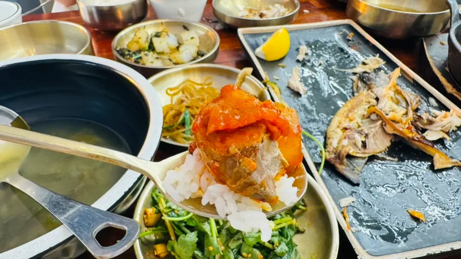 밥과 함께 먹는 고등어조림 묵은지