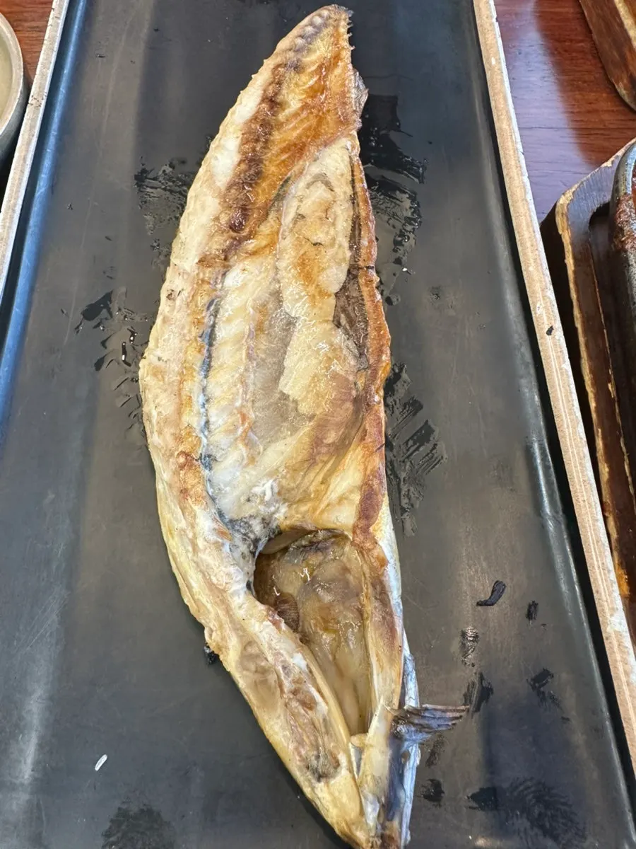 살이 오른 화덕 고등어구이 한 마리