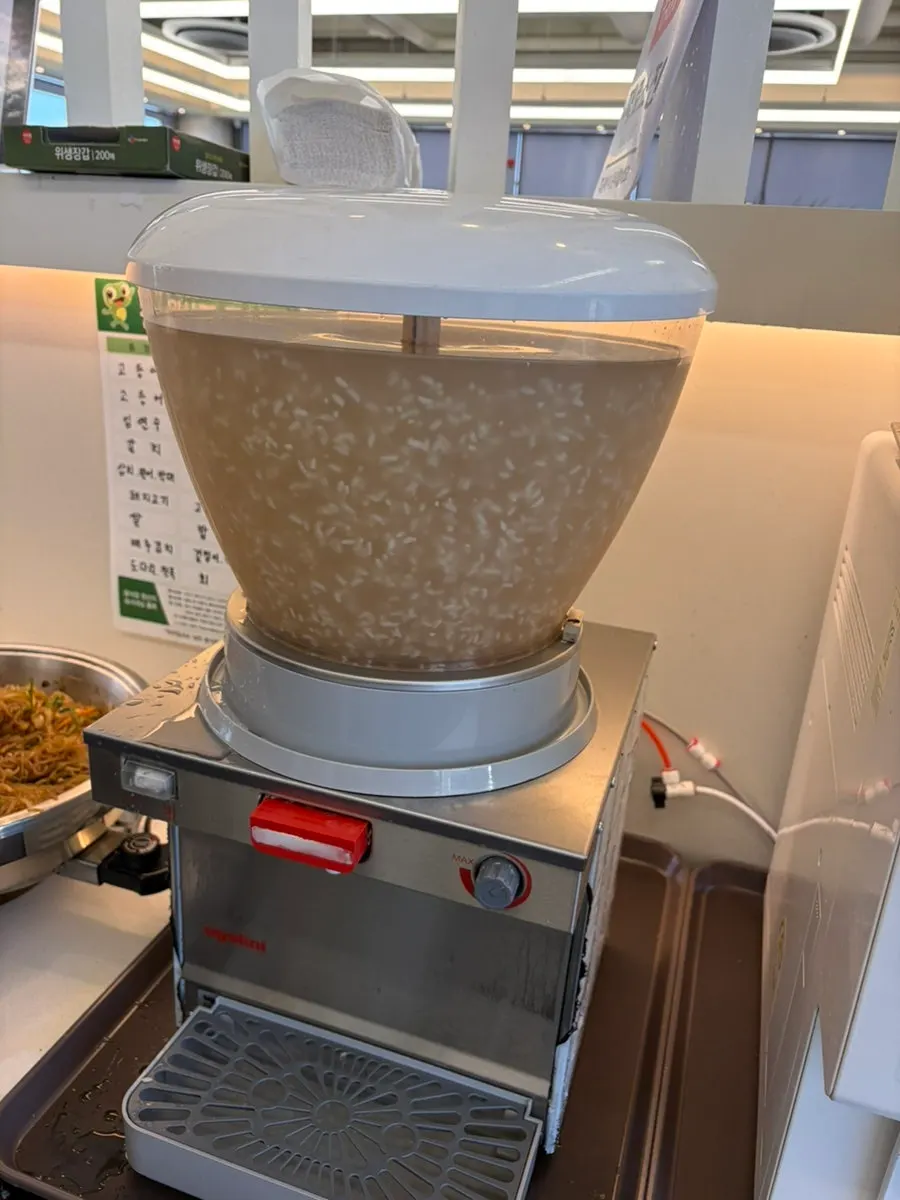 리필 가능한 셀프바 반찬