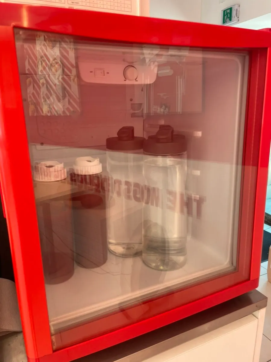 Self-service corner with water dispenser and sauces
