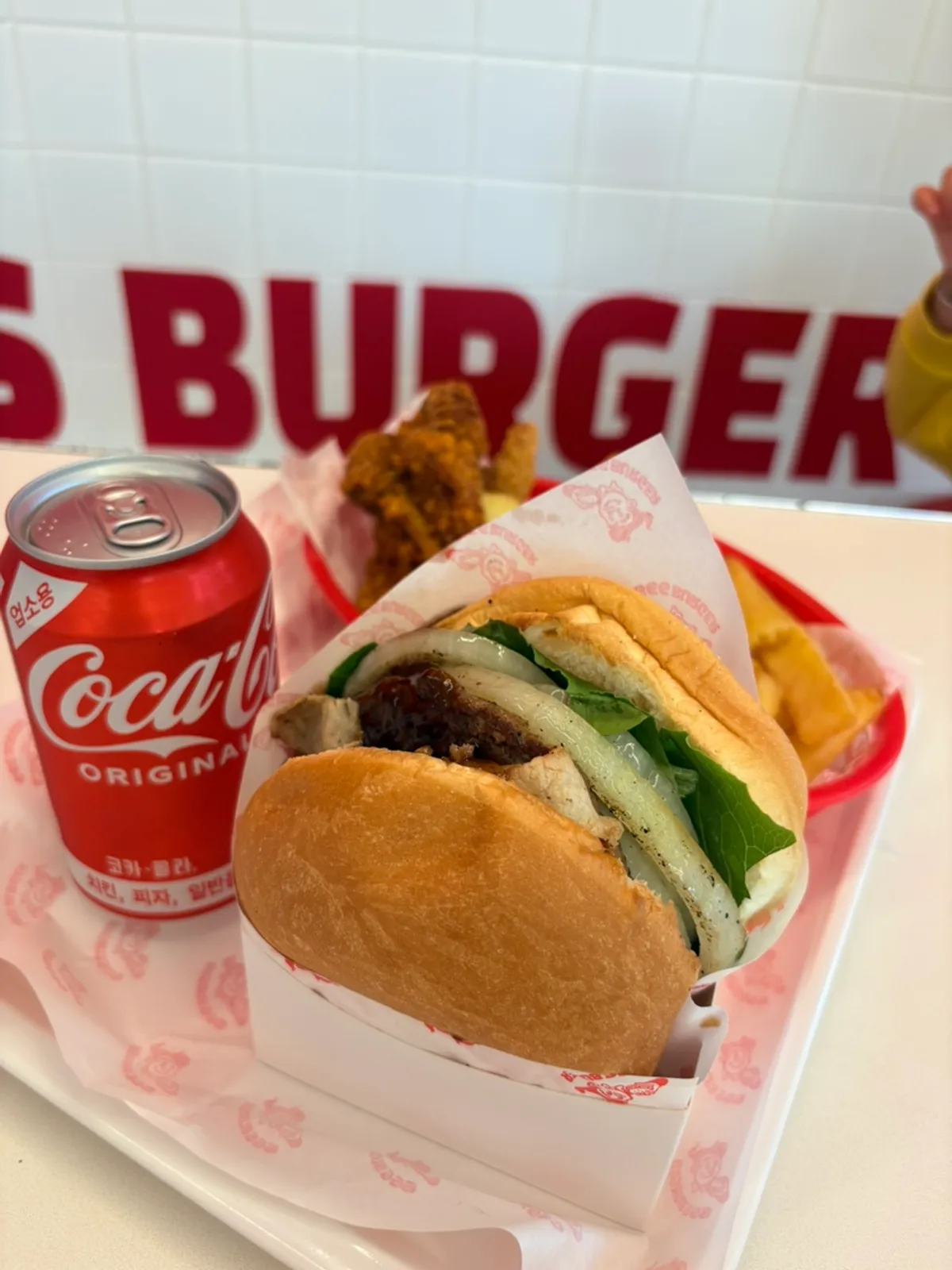 Exterior of 666 Burger Main Branch in Maetan-dong, Suwon