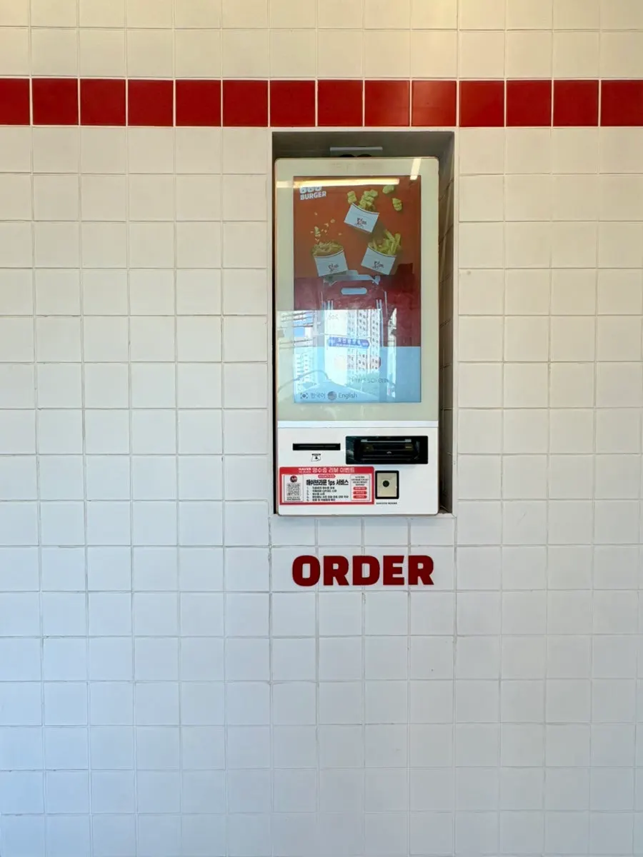 Sign about the free hash brown for a Naver receipt review
