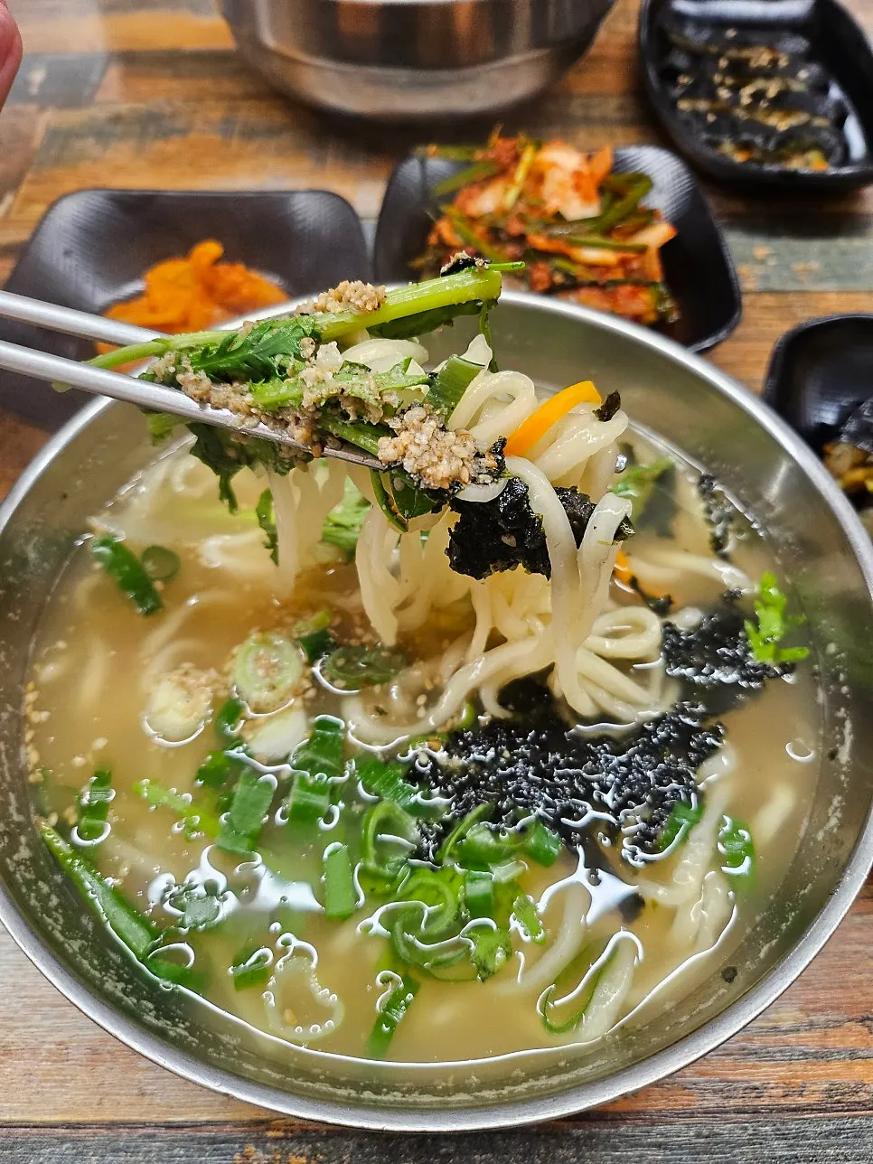 삼성전자 먹자골목 초입 고고칼국수 외관