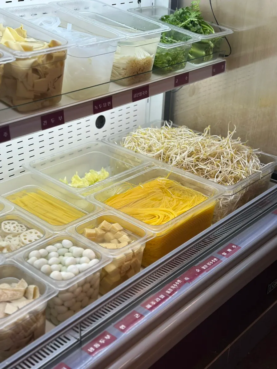 Flat rice cakes and Chinese glass noodle ingredients