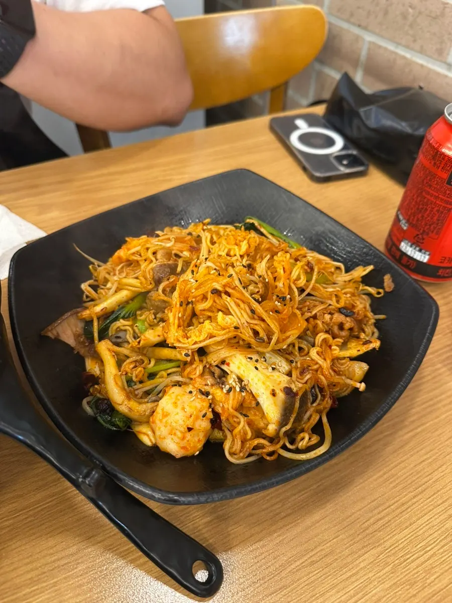 Generous medium-size guobaorou