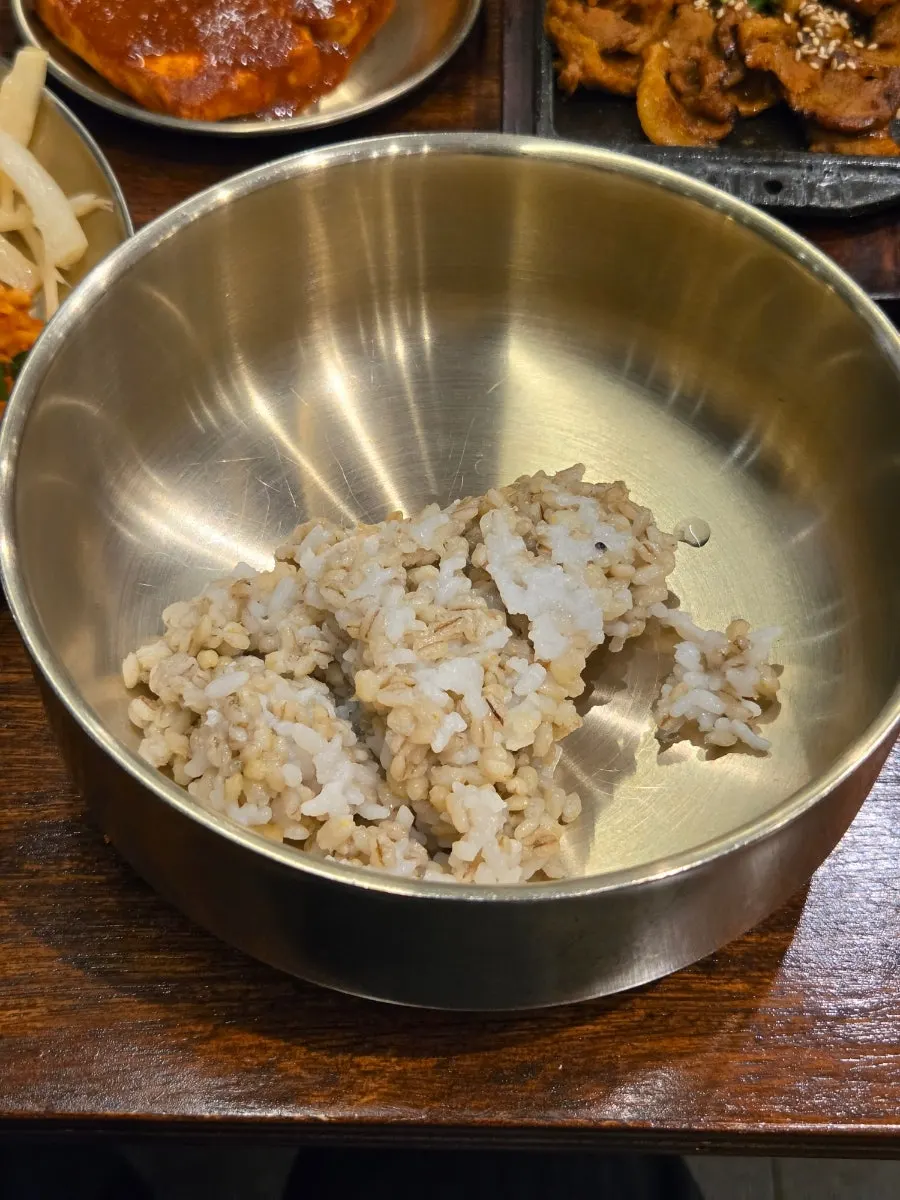 定食に付いてくる味噌・チョングッチャン風のチゲ