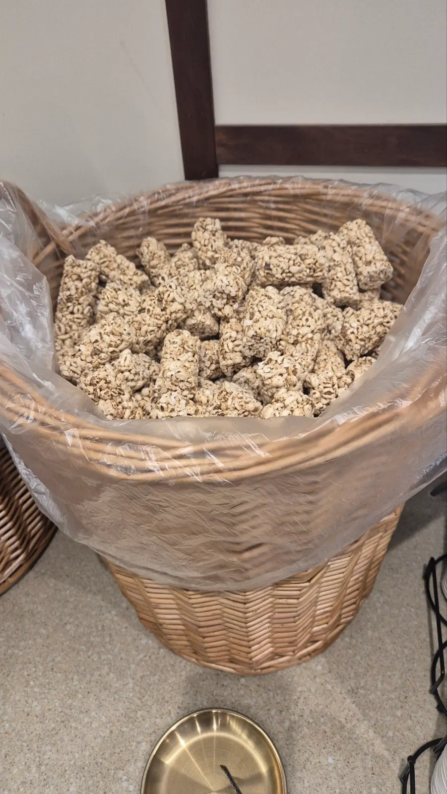 Hangwa and puffed rice snack dessert corner