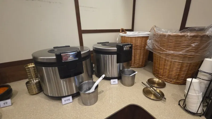 Overview of the self-serve side dish bar at Boriook Main Branch