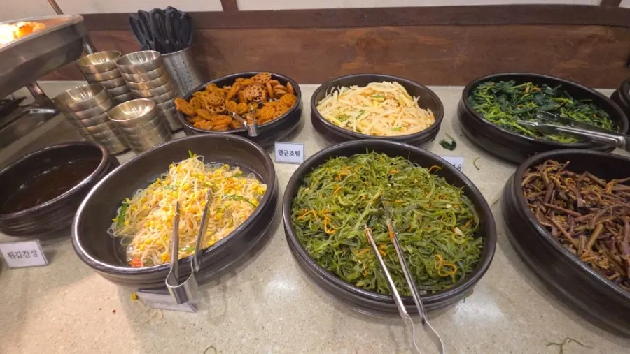 Seaweed stem, bean sprouts, bracken, and other namul