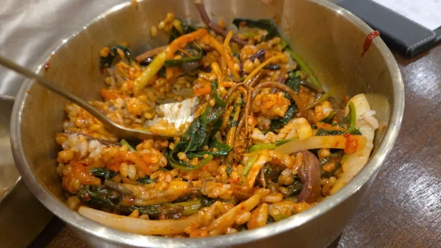 Finished, mixed barley bibimbap