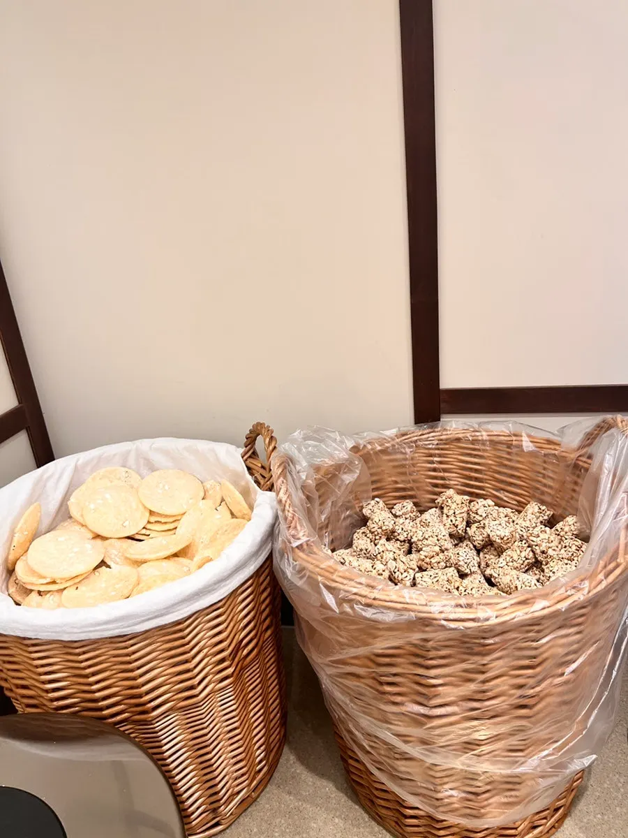 Rice puffs and rice crackers served as dessert