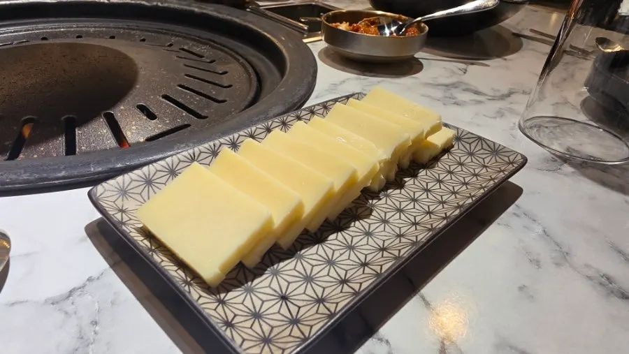 Nine pieces of grillable cheese
