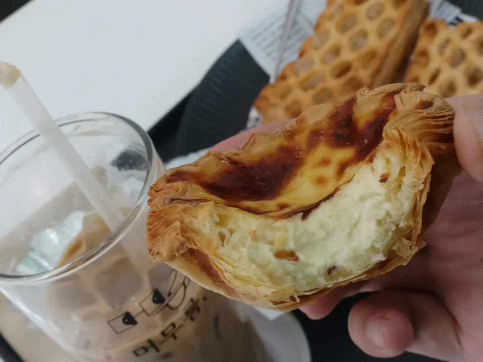 점심 뒤 먹는 에그타르트 사진