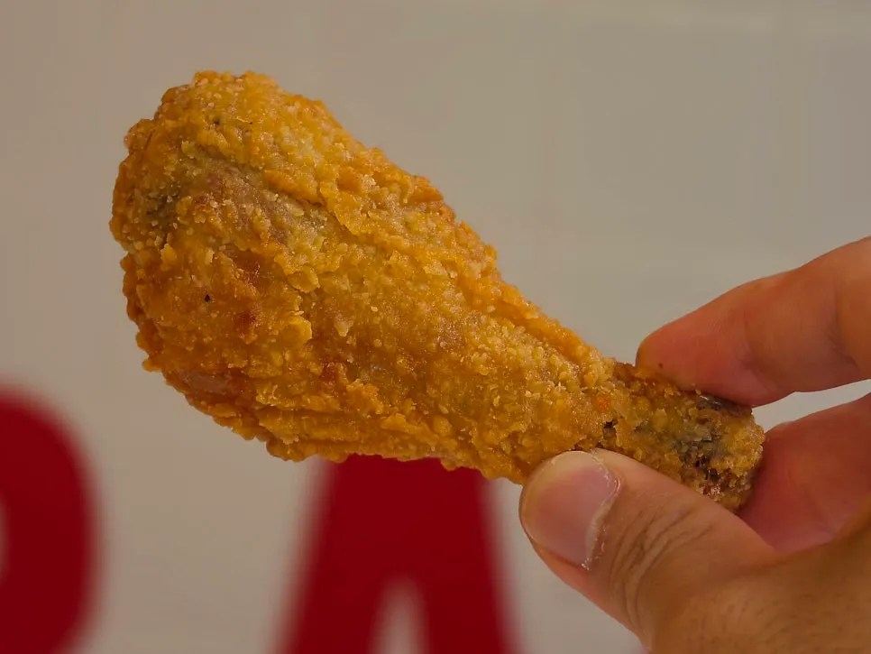 버거와 제로 콜라를 함께 담은 사진