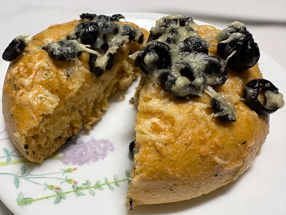 Cross-section of the salmon bagel