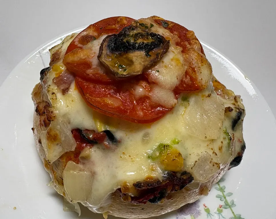 Olive tomato bagel