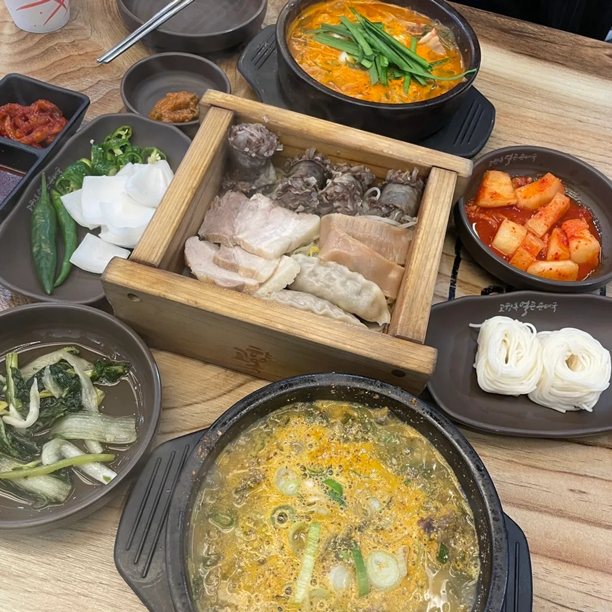 고향옥얼큰순대국 상차림