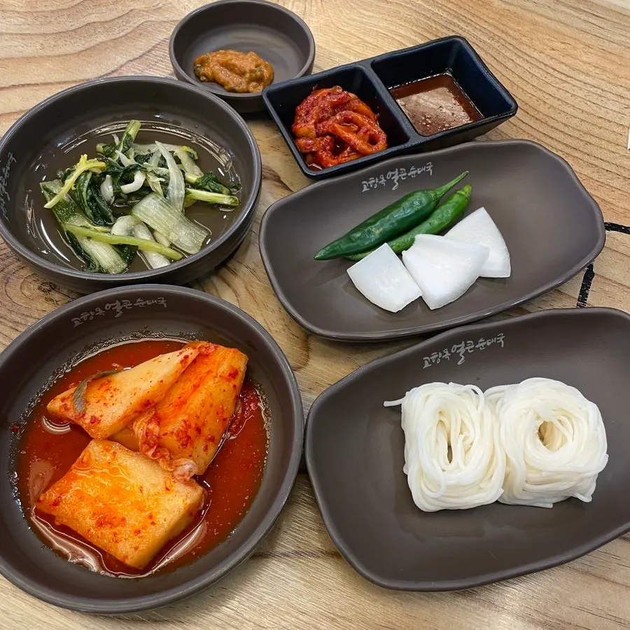 열무김치와 석박지 등 기본 반찬