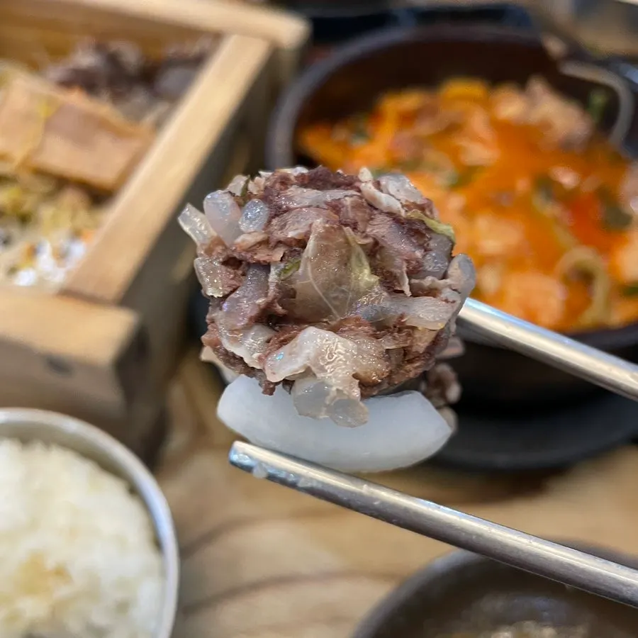 편육·순대·갈비만두·김치전병 편백모둠