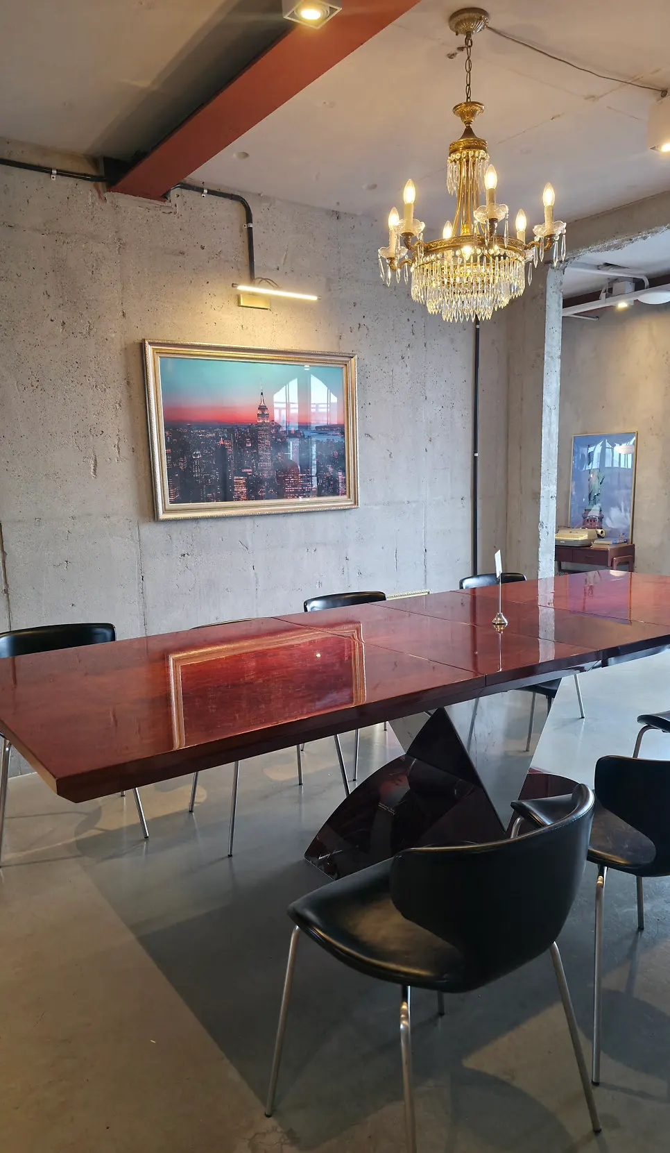 Spacious 2nd floor with a variety of tables