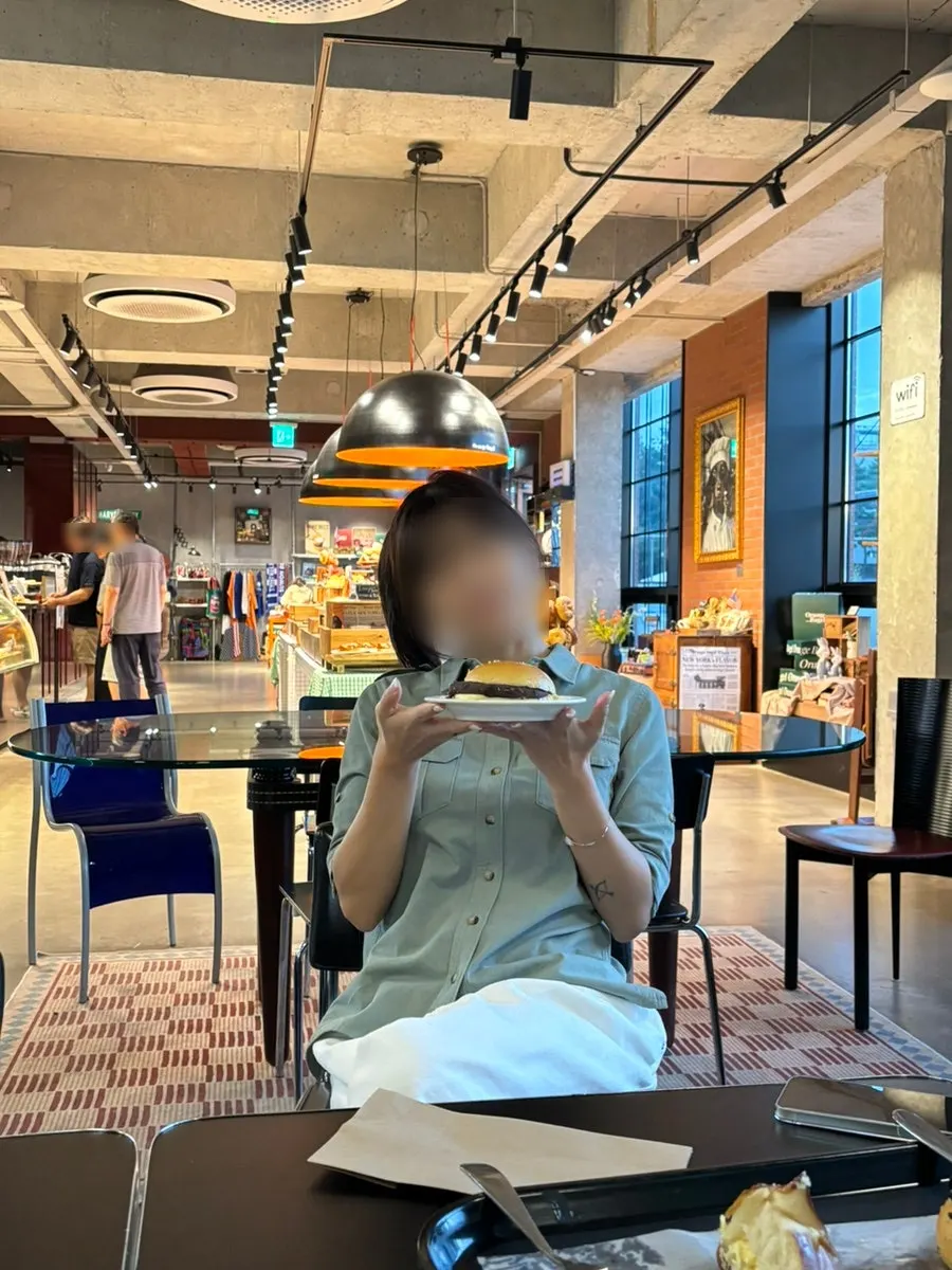 팥과 버터가 든 앙버터 베이글 단면