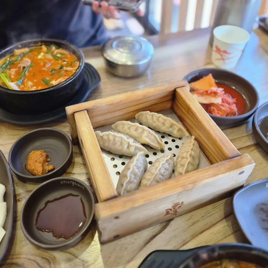 달달한 고기 속 갈비만두