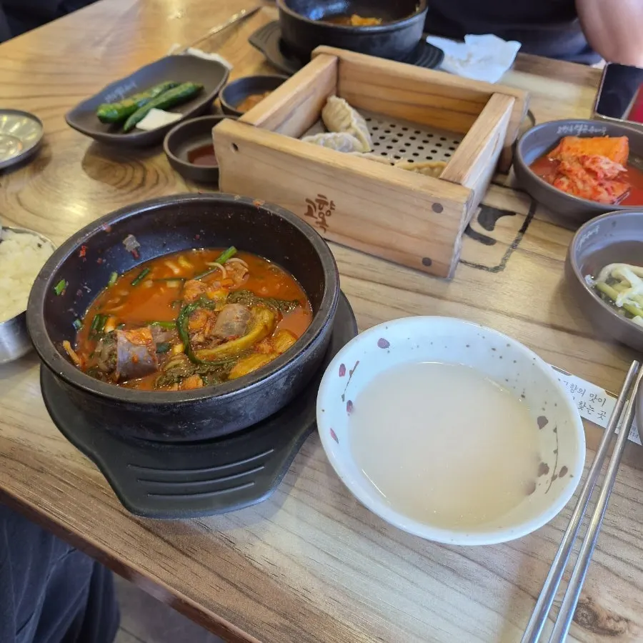 육수를 추가한 부드러운 순대국