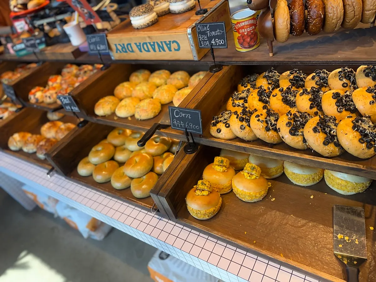 Bagel display corner inside Orange Bagel