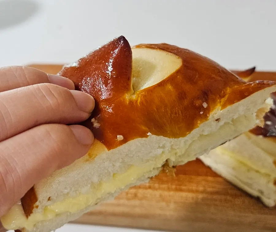 Exterior of the Laugen butter bagel