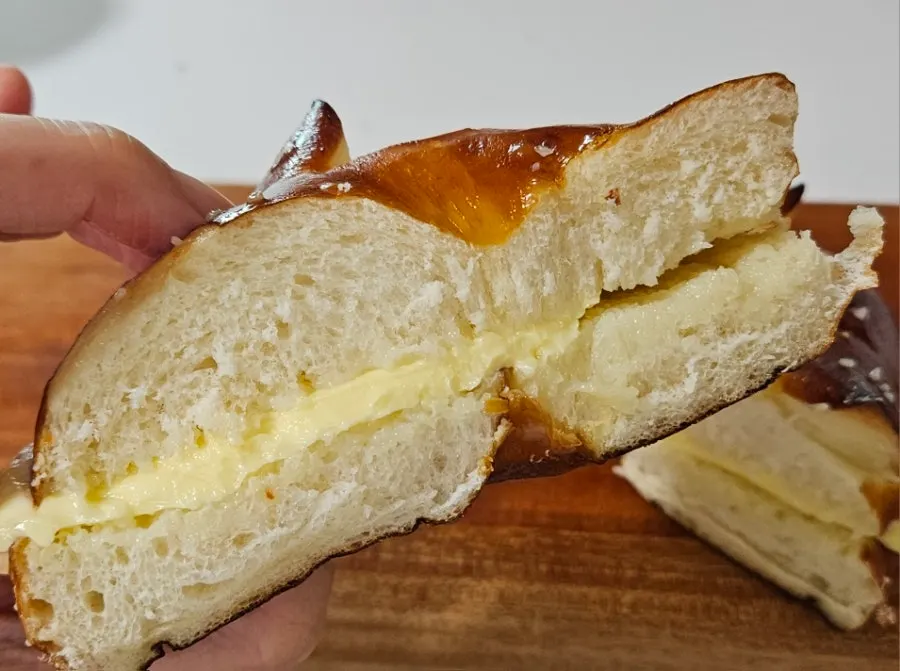 Cross-section of the Laugen bagel with butter inside