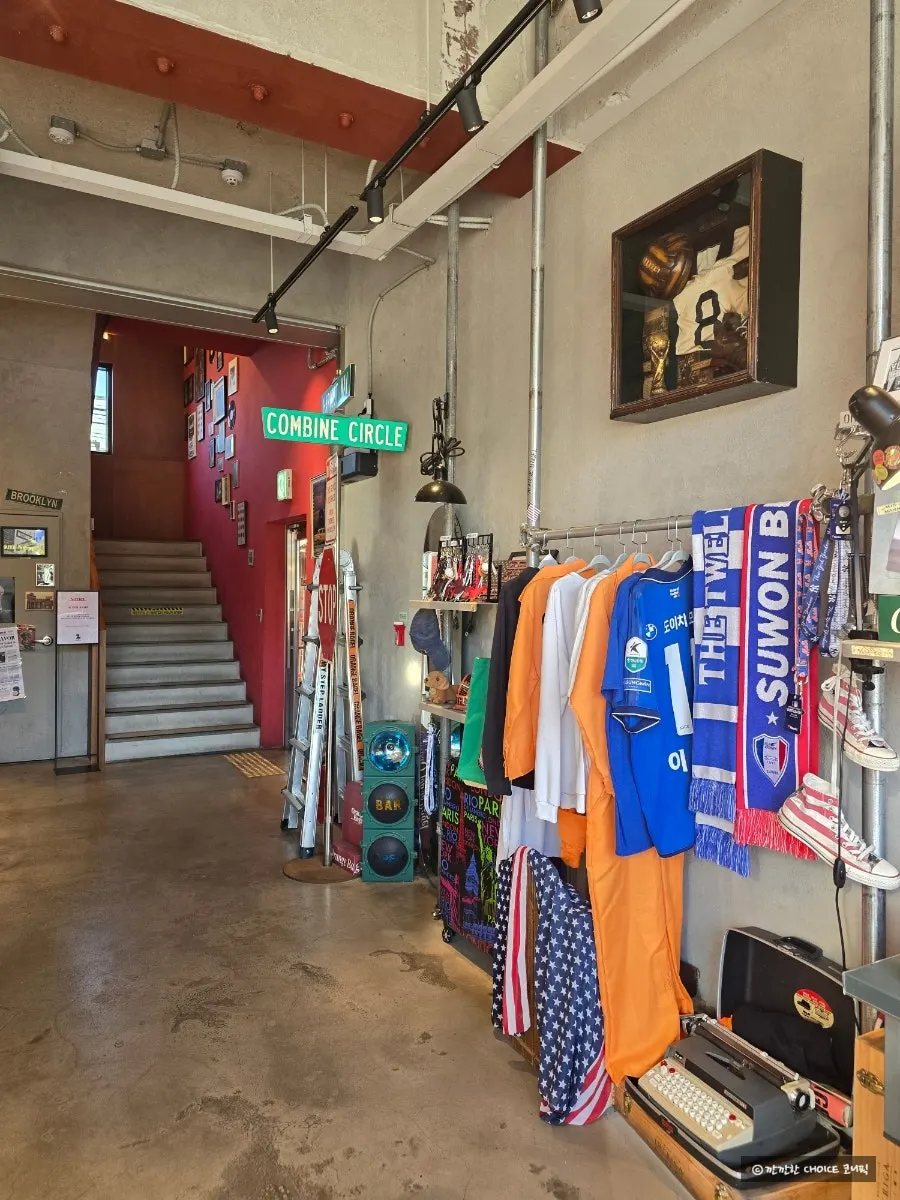 Stairway area leading up to Orange Bagel's 2nd floor