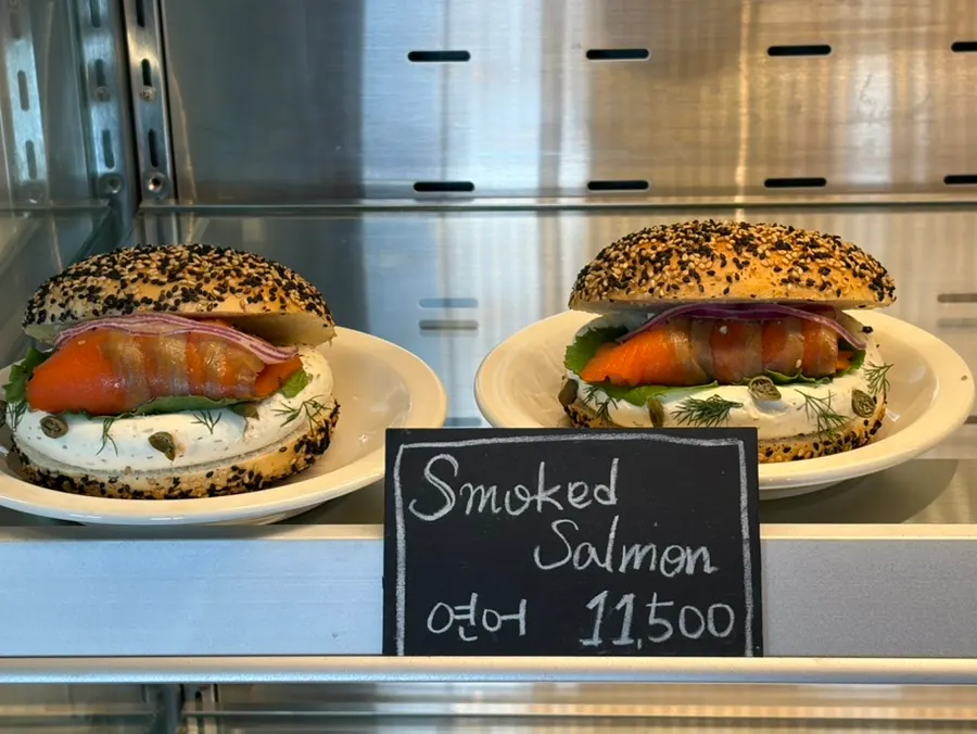 Meal-replacement bagels like salmon and jambon-beurre