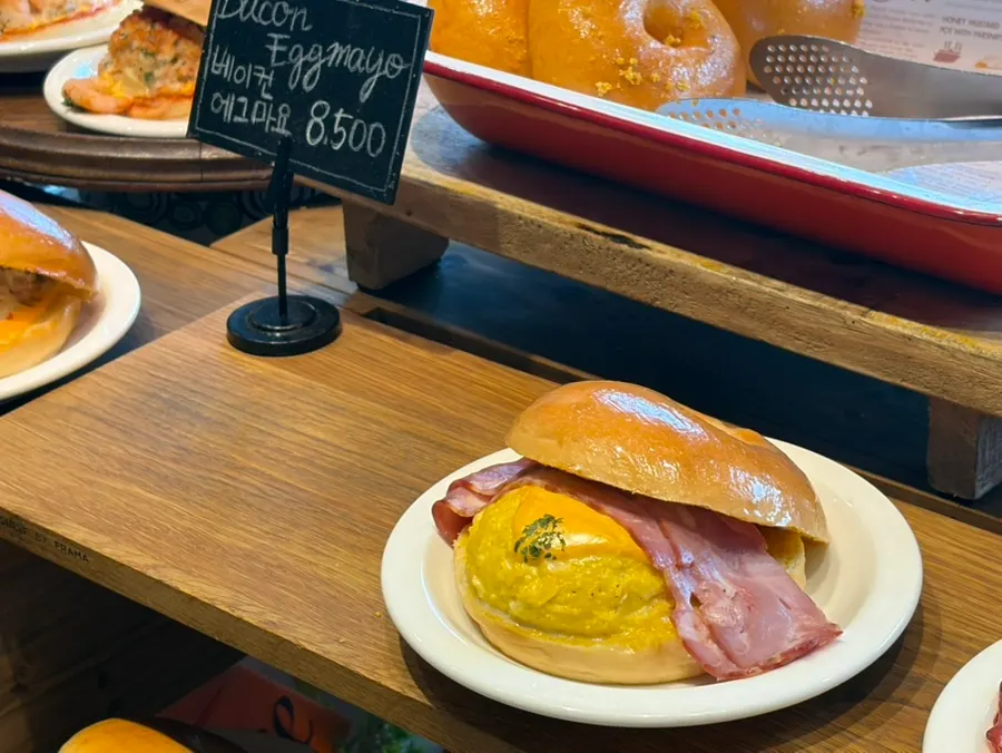 Bacon-egg-mayo bagel, great for mornings