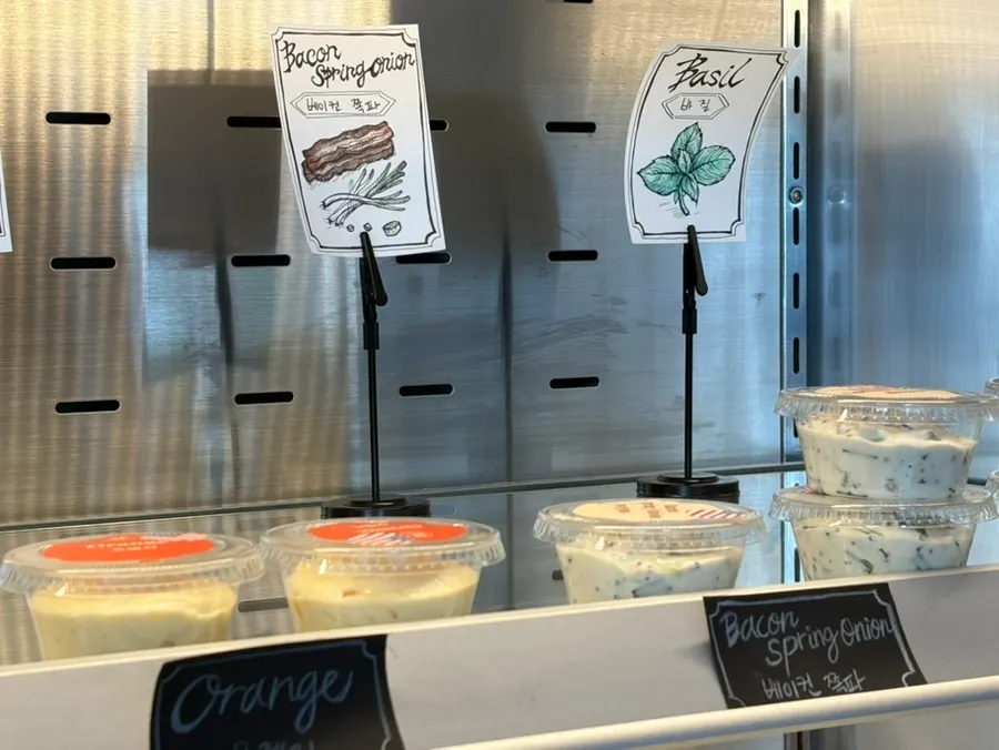 Various cream cheeses served with plain bagels