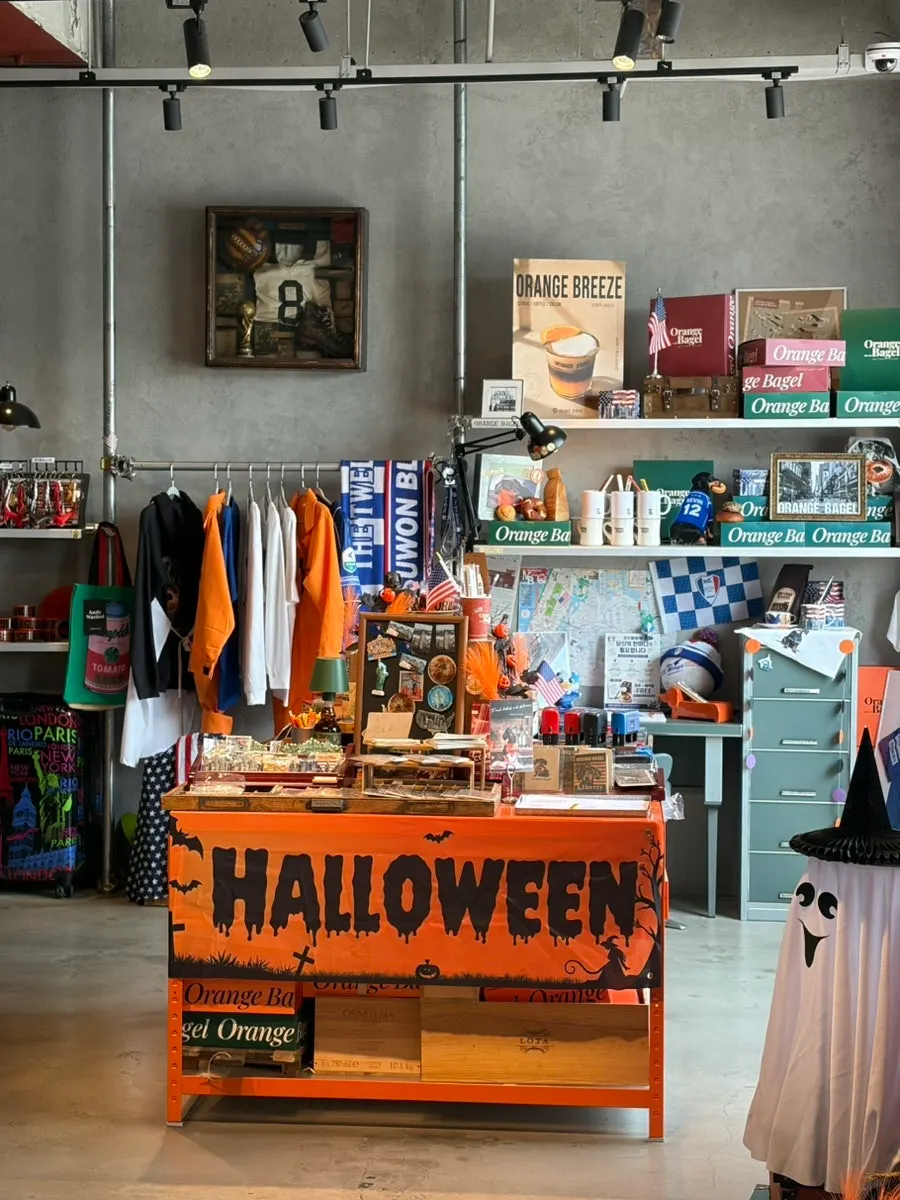 Café photo zone decorated with Halloween props