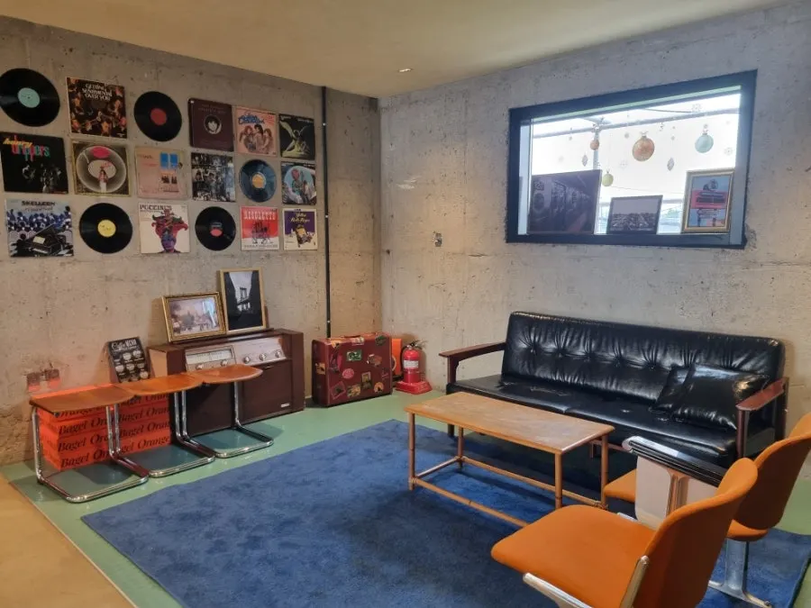 Interior view of the large Suwon café Orange Bagel