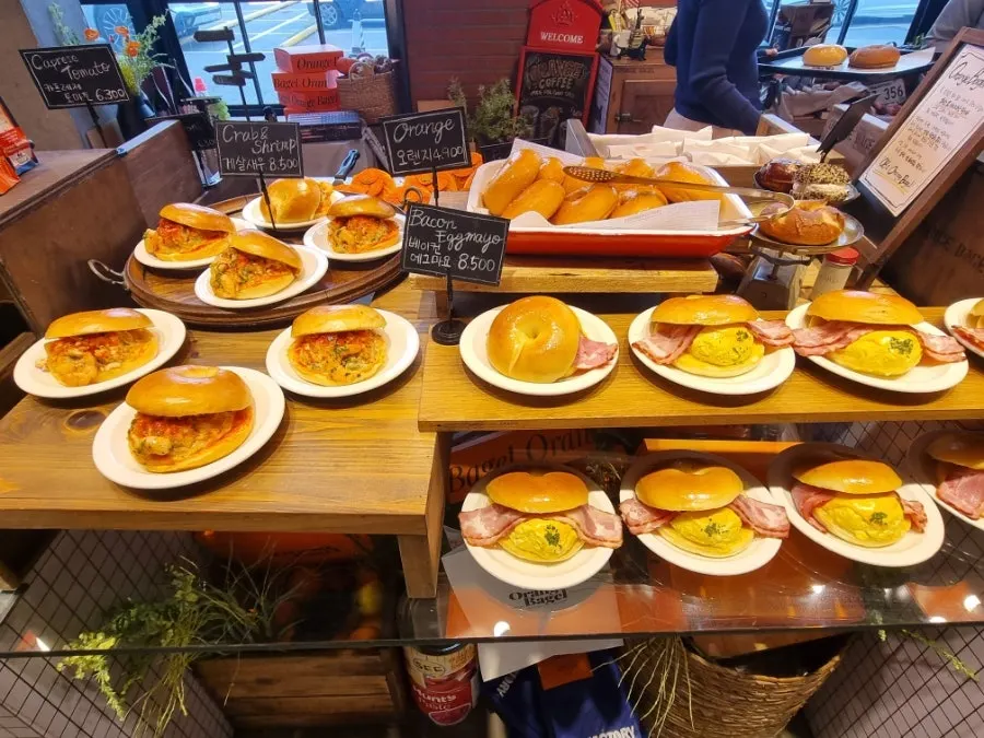 The ordered bagels, soup, and orangeano