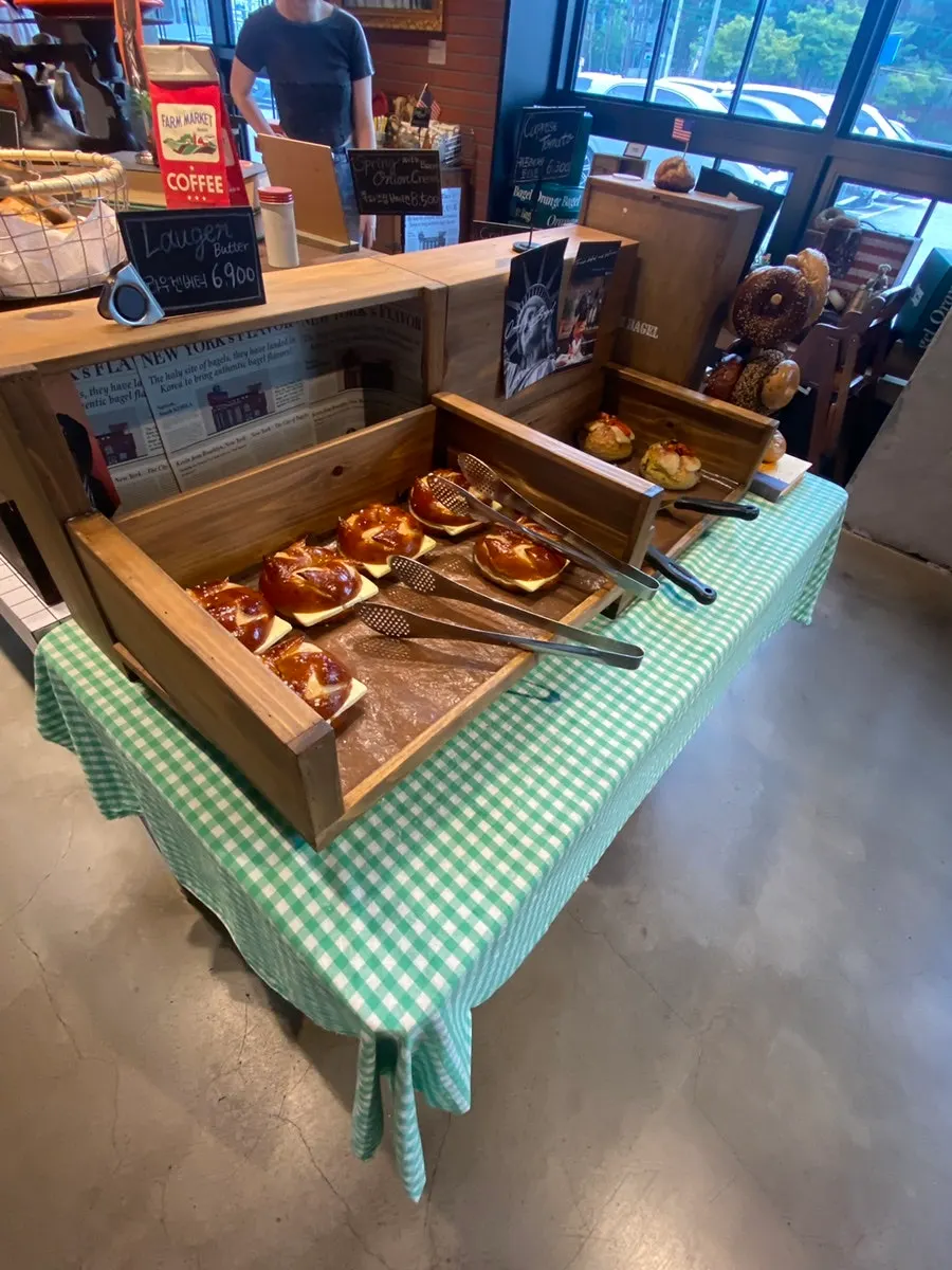 Bagel served on a tray